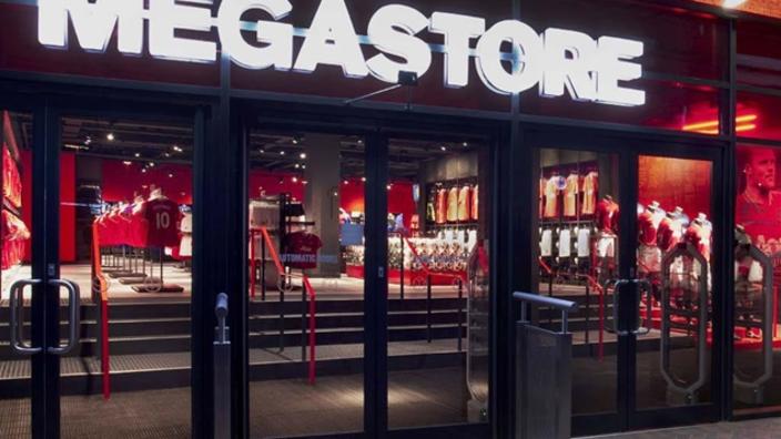 Manchester united sales shop opening times